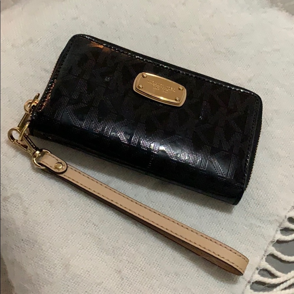 Micheal Kors Patented Leather Wristlet